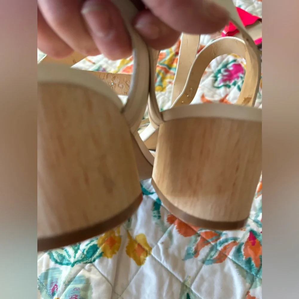 Ivanka Trump strappy heeled sandals. 10 - Picture 10 of 13